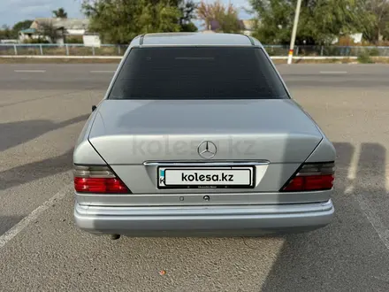 Mercedes-Benz E 220 1994 года за 3 200 000 тг. в Алматы – фото 7