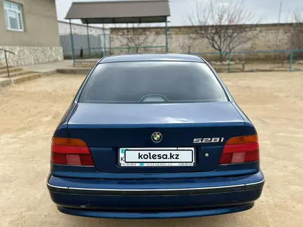 BMW 528 1997 года за 3 300 000 тг. в Жанаозен – фото 2