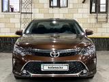 Toyota Camry 2017 года за 14 300 000 тг. в Шымкент – фото 2