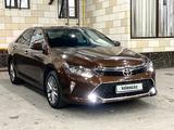 Toyota Camry 2017 года за 14 300 000 тг. в Шымкент – фото 4