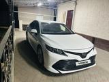 Toyota Camry 2019 года за 13 300 000 тг. в Алматы – фото 2