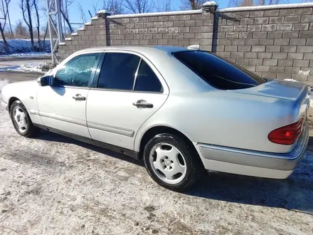 Mercedes-Benz E 200 1997 года за 2 500 000 тг. в Алматы – фото 5