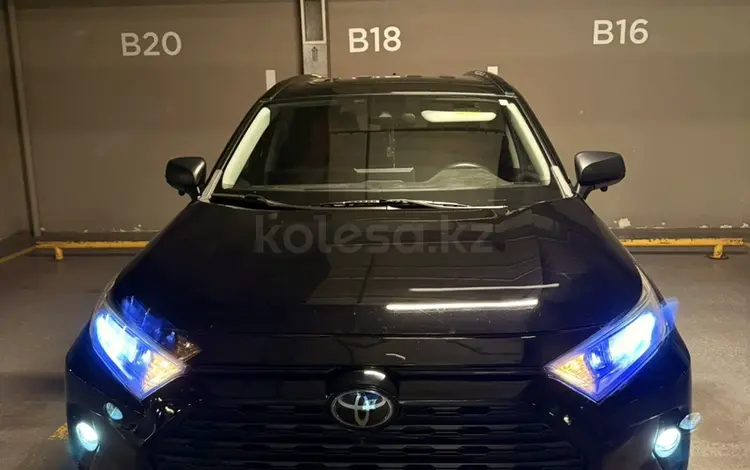 Toyota RAV4 2020 года за 12 000 000 тг. в Алматы