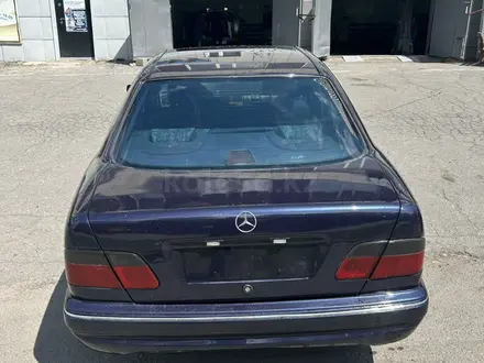 Mercedes-Benz E 230 1996 года за 2 000 000 тг. в Петропавловск