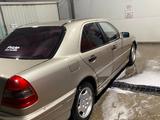 Mercedes-Benz C 180 1995 года за 1 350 000 тг. в Сарань – фото 4