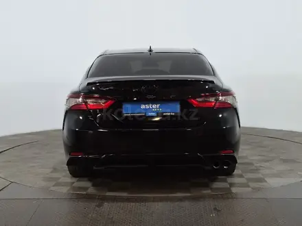 Toyota Camry 2022 года за 11 150 000 тг. в Астана – фото 6