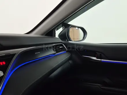 Toyota Camry 2022 года за 11 150 000 тг. в Астана – фото 22