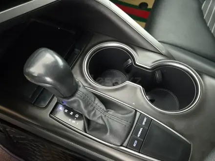 Toyota Camry 2022 года за 11 150 000 тг. в Астана – фото 23