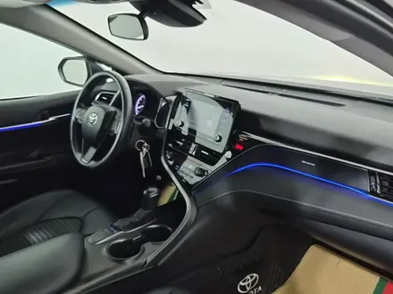 Toyota Camry 2022 года за 11 150 000 тг. в Астана – фото 24