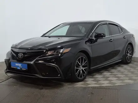Toyota Camry 2022 года за 11 150 000 тг. в Астана