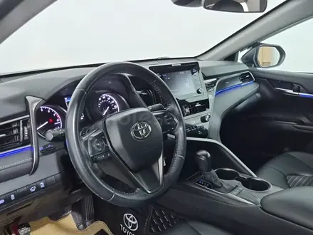 Toyota Camry 2022 года за 11 150 000 тг. в Астана – фото 14