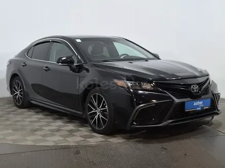Toyota Camry 2022 года за 11 150 000 тг. в Астана – фото 3