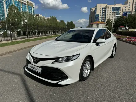 Toyota Camry 2021 года за 13 500 000 тг. в Астана