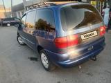Volkswagen Sharan 1995 года за 2 000 000 тг. в Шымкент