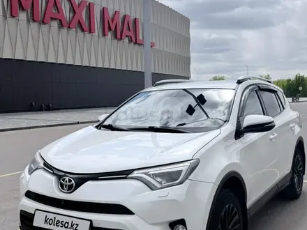 Toyota RAV4 2017 года за 13 500 000 тг. в Усть-Каменогорск