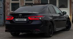 Toyota Camry 2021 года за 13 700 000 тг. в Актау – фото 3