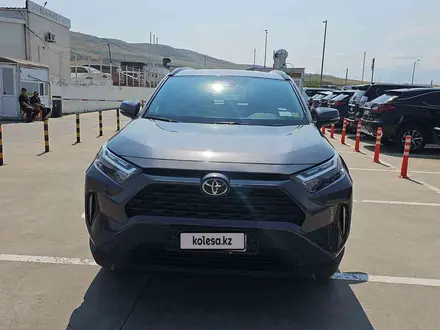 Toyota RAV4 2022 года за 13 600 000 тг. в Алматы