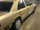 Mercedes-Benz E 230 1988 года за 750 000 тг. в Караганда – фото 5