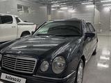 Mercedes-Benz E 320 1998 года за 3 800 000 тг. в Жанаозен