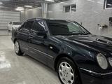 Mercedes-Benz E 320 1998 года за 3 800 000 тг. в Жанаозен – фото 4