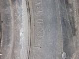 Оригинальные диски мерседес с резиной за 60 000 тг. в Астана – фото 4