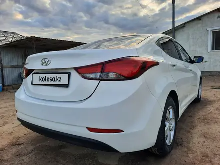 Hyundai Elantra 2014 года за 6 200 000 тг. в Атырау – фото 2