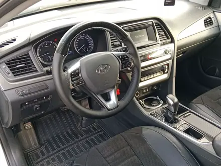 Hyundai Sonata 2017 года за 8 200 000 тг. в Актобе – фото 6