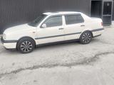 Volkswagen Vento 1993 года за 1 400 000 тг. в Жаркент – фото 4