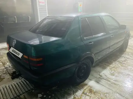 Volkswagen Vento 1995 года за 800 000 тг. в Атырау – фото 5