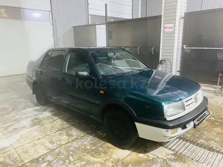 Volkswagen Vento 1995 года за 800 000 тг. в Атырау – фото 3