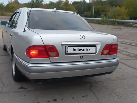 Mercedes-Benz E 200 1996 года за 2 400 000 тг. в Караганда – фото 4