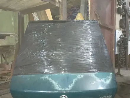 Крышка багажника шкода октавия хетчбек за 40 000 тг. в Караганда