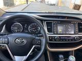 Toyota Highlander 2016 года за 12 400 000 тг. в Актау