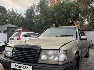Mercedes-Benz E 230