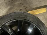 Шины с дисками R20 на Range Rover за 300 000 тг. в Алматы – фото 2