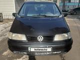 Volkswagen Sharan 1996 года за 1 800 000 тг. в Алматы