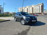 Toyota RAV4 2015 годаfor9 500 000 тг. в Атырау