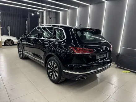 Volkswagen Touareg 2022 года за 24 700 000 тг. в Алматы – фото 2