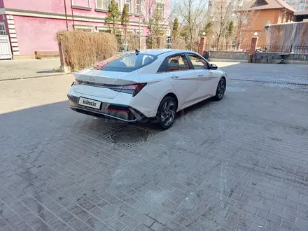 Hyundai Elantra 2023 года за 9 100 000 тг. в Алматы – фото 4