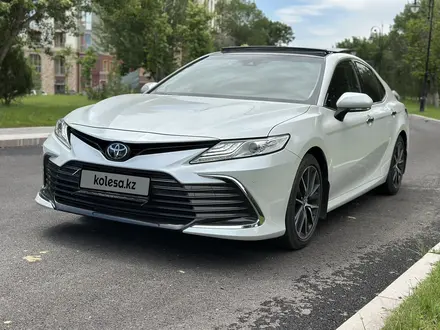 Toyota Camry 2022 года за 23 000 000 тг. в Шымкент