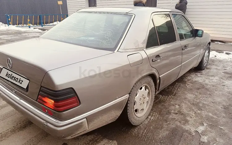 Mercedes-Benz E 200 1993 года за 1 100 000 тг. в Алматы