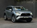 Toyota Highlander 2024 года за 30 000 000 тг. в Алматы