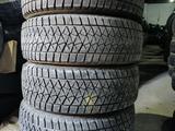 225/65R17 Bridgestone BLIZZAK DM-V2 за 100 000 тг. в Алматы