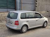Volkswagen Touran 2005 года за 2 500 000 тг. в Шымкент – фото 5