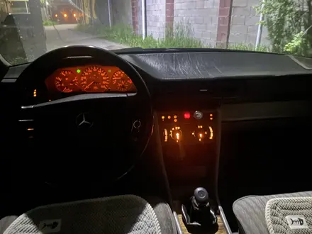 Mercedes-Benz E 200 1989 года за 1 000 000 тг. в Алматы – фото 11