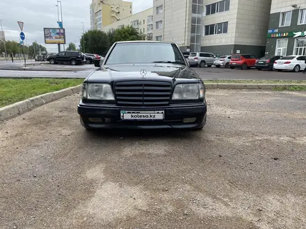 Mercedes-Benz E 280 1994 года за 2 550 000 тг. в Астана