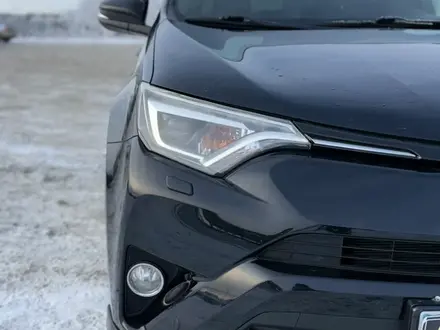 Toyota RAV4 2017 года за 12 500 000 тг. в Актобе – фото 10