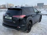 Toyota RAV4 2017 года за 12 500 000 тг. в Актобе – фото 5