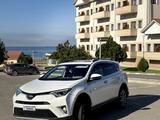 Toyota RAV4 2017 годаүшін9 700 000 тг. в Актау – фото 2
