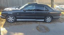 Mercedes-Benz E 200 1995 года за 1 300 000 тг. в Алматы – фото 2